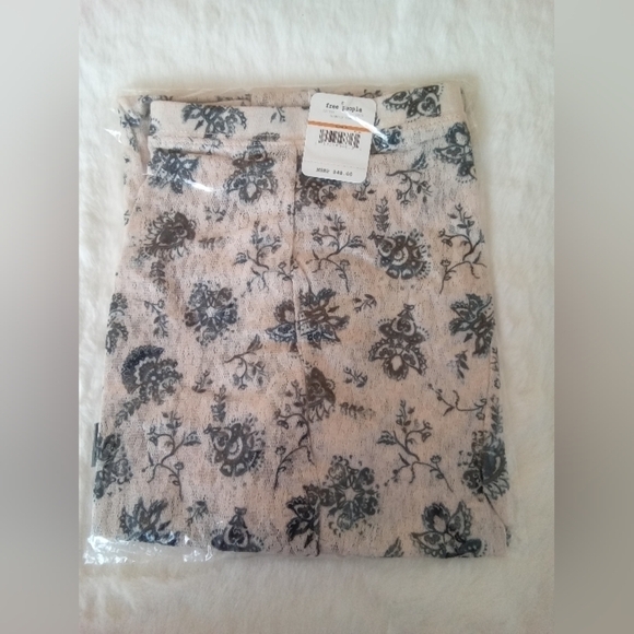 Free People Layered in Lace Ivory Combo Leggings NWT - Picture 5 of 6